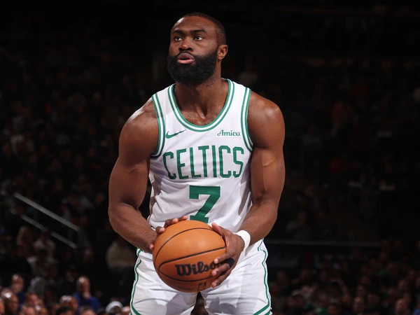 Joe Mazzulla Tegaskan Kondisi Lutut Jaylen Brown Baik-Baik Saja