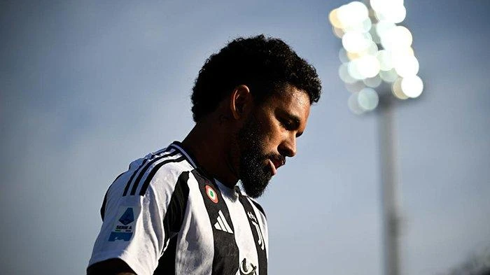 Douglas Luiz Alami Situasi Pahit: Direkrut dengan Harga Tinggi, Kini Dilepas Juventus dan Diminta Mencari Tim Baru