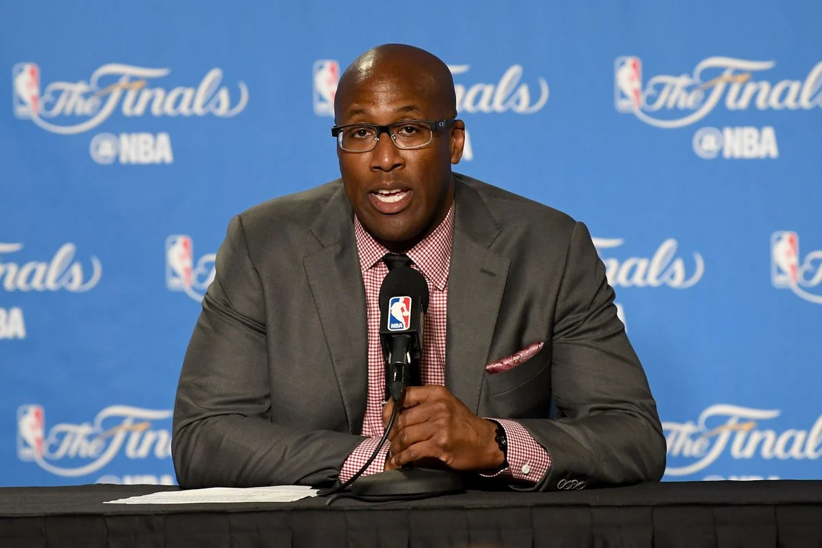 Mike Brown Melihat Knicks Punya Peluang Besar Musim Depan