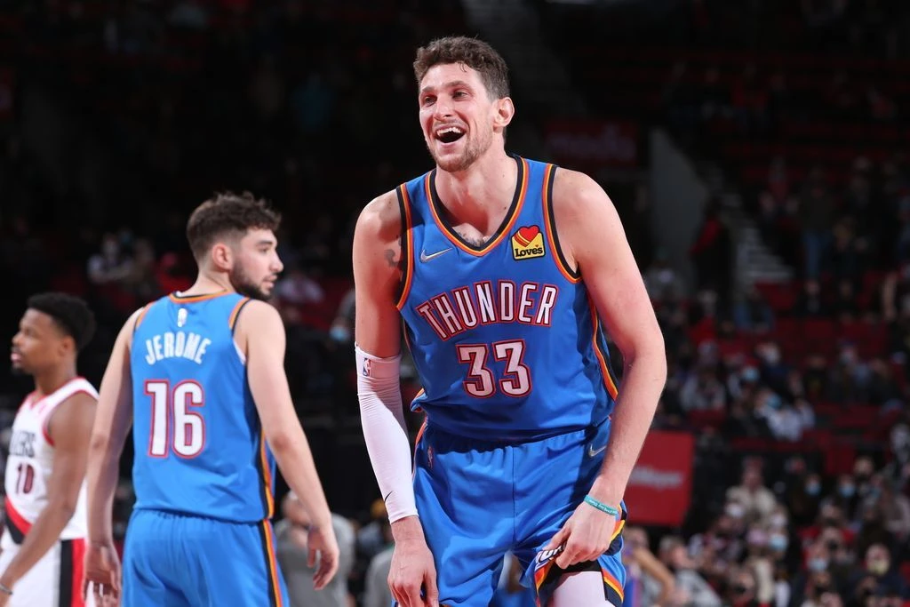 Mike Muscala Resmi Jadi Assisten Pelatih Phoenix Suns
