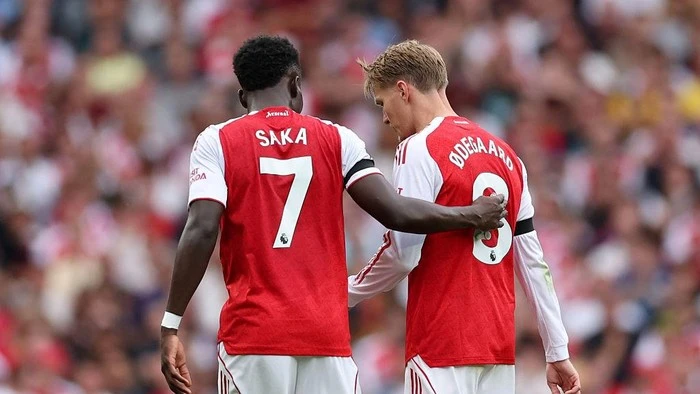 Arsenal Pesta Gol, Odegaard dan Saka Cedera
